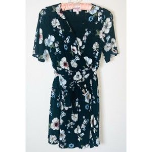 GB Girls Blue and White Floral Short Sleeve Sz L